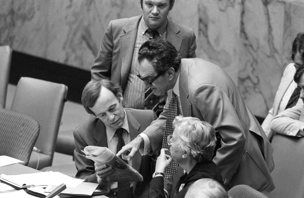 Security Council meets to continue consideration of the situation in Lebanon (4 August 1982)